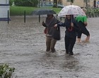 Több helyen másodfokúra emelték a felhőszakadás miatt kiadott riasztás szintjét.