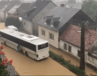 Hatalmas pusztítást hagyott maga után a felhőszakadás.Utcákat, házakat öntött el az eső-Videó