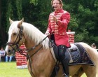 Pintér Tibor érettségire készíti a barátnőjét