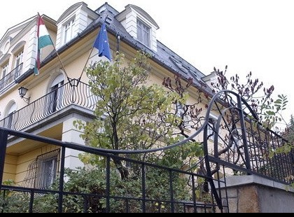 AZ APRÓ – GYURCSÁNY VILLA TITKAI