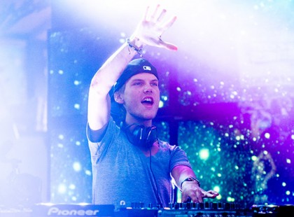 Mégsem öngyilkosság? A zeneipar pedofil hálózata végezhette ki Avivii sztár DJ-t, a Linkon Park énekeséhez hasonlóan?