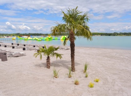 Ne utazz külföldre! Nézd ezt a csodás fehér homokos strandot,amely Magyarországon van!Fehér homok,pálmafák,programok…..Nem hiszem,hogy kell ennél több!!! Az árak is kiválóak! Mutatom a tudnivalókat! >>>