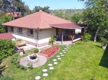 SOS – RÉMÁLOM, AMI A FÉRJEMMEL TÖRTÉNIK, EZÉRT EL KELL ADJUK A FÓTI OTTHONUNKAT! 500 EZER FORINTOT ADUNK ANNAK A SZEMÉLYNEK, AKINEK A MEGOSZTÁSÁVAL EZ SIKERÜL! KÖNYÖRÖGVE KÉRLEK OSSZÁTOK MEG, MERT MÁR CSAK 2 HETÜNK MARADT!