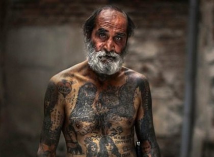 15 NYUGDÍJAS MEGMUTATJA, HOGYAN NÉZ KI A TETOVÁLÁS ÖREGKORBAN