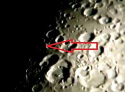 Rejtélyes repülő tárgy hagyta el a Hold egyik kráterét – VIDEÓ