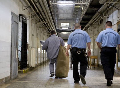 Egy börtönőr üzent Ferikének, aki végzett a 8 éves kislánnyal. 