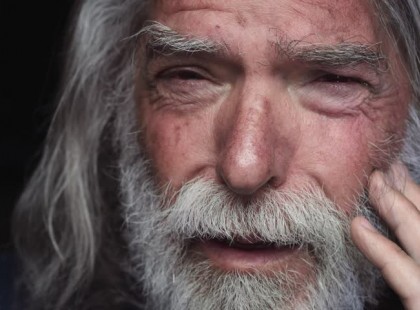 Ma egy sirdogáló bácsi lépett a kabinba, amiben utaztam a vonaton. Életre szóló leckét kaptam tőle, pedig csak 2 mondat volta az..