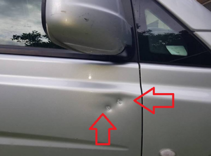 FRISS!!! PUSKÁVAL LŐNEK AZ AUTÓSOKRA ERRŐL A GYALOGHÍDRÓL! MINDENKI LEGYEN NAGYON ÓVATOS, AKI ARRA JÁR! TÖBB JÁRMŰRE IS RÁLŐTTEK! MUTATJUK A DÖBBENETES KÉPEKET! A RENDŐRSÉG ILYENKOR HOL VAN? OSSZÁTOK!