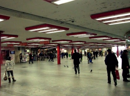 MÁR ÉPP SZEDTE VOLNA EL A KISFIÚ PÉNZÉT EGY VISSZATASZÍTÓ FÉRFI, AMIKOR VÁRATLANUL OTT TERMETT EGY NŐ... BÁRKI PÉLDÁT VEHETNE ERRŐL AZ ANYUKÁRÓL! KÉRJÜK ADJÁTOK EZT TOVÁBB!