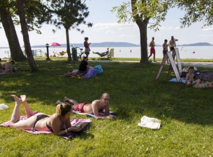 Most tették nyilvánossá – Mutatjuk a balatoni INGYENES szabadstrandok listáját és a fizetős strandok 2018-as árait! Íme a pontos lista az árakkal >>>