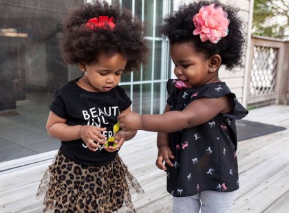 Kétségbeesett édesanya vagyok,a drága két kicsi lány édesanyja,akit nap,mint nap bántanak az emberek!Könyörgöm,milyen világban élünk?