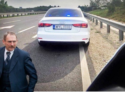 Talán emlékszünk, 2013-ban 12 milliárd forintért vásároltunk szupertraffipaxokat (te is, én is, mert közpénzből ment), amit aztán felszereltek fixen az utak fölé, másik része meg háromlábra állítva mér és fegyelmezi a vezetőket az utak szélén.