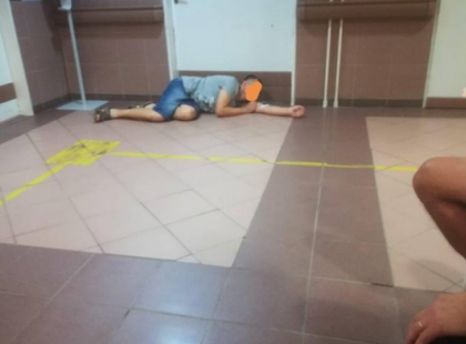 BOTRÁNY, AMI A DEBRECENI SÜRGŐSSÉGI AMBULANCIÁN TÖRTÉNIK! EZ A FÉRFI TÖBB ÓRÁJA FEKSZIK A FÖLDÖN AZ ELVISELHETETLEN FÁJDALOMTÓL, MÉGSEM SEGÍT SENKI - RÁNYITOTTAM AZ AJTÓT A DOKTORNŐRE, MIRE EZT ORDÍTOTTA NEKEM: