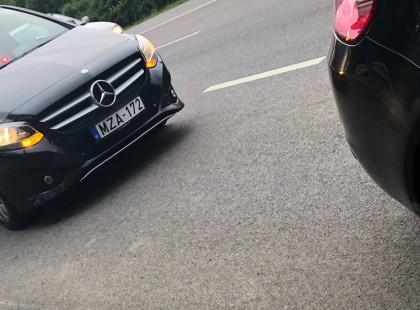 Vigyázzatok!Rendőrök valóban ott vannak az új civil Audikkal és Mercikkel. Valóban provokálnak!