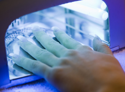 A gélmanikűr veszélyei! Szánj rá egy percet és olvasd el ezt a cikket! Erről neked is tudnod kell!