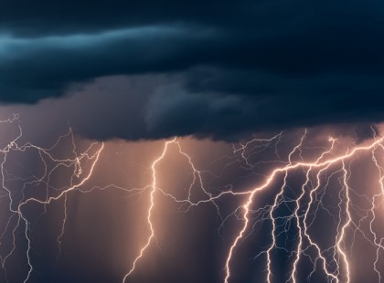 Figyelem!7 megyére adtak ki riasztást!Durva lesz a kedd: 3cm -es jégeső és 80km/h-s vihar csap le az országra – Mutatjuk, hol vigyázzon