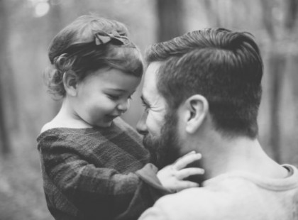 A kutatások alapján az apák sokkal nagyobb hatással vannak a lánygyermekekre, mint az édesanyák!