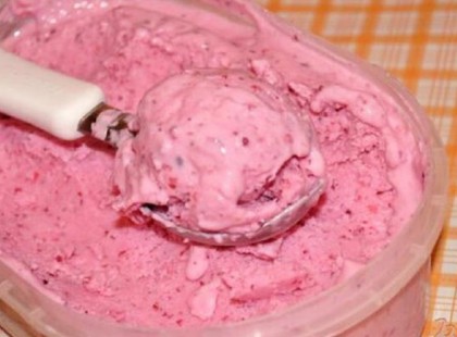 Epres túrós házi fagylalt, nagyon könnyen elkészíthető és elmondhatatlanul finom!