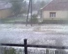 Hatalmas égszakadás jön holnap! Semmiképpen ne indulj el esernyő nélkül és helyezd biztonságba az autódat és a növényeidet!!! Komoly veszély – 3 cm-es jégdarabokra hívja fel a figyelmet a meteorológiai szolgálat, amihez 90 km/órás szél társul !