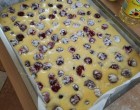 Meggyes turbózott piskóta, egy pillanat alatt elkészíthető, csak bírd kivárni, amíg egy kicsit hűl!