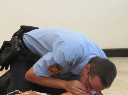 Megmentették egy nő életét a rendőrök Budapesten - ❤ Mennyi szívet adnátok a hős rendőröknek?