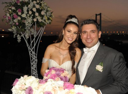 ESZMÉLETLEN: EZÉRT NEM SZÜL MILLIÁRDOS TÖRÖK FÉRJÉNEK GYEREKET A MAGYAR SZÍNÉSZNŐ ÉS LUXUSFELESÉG! VÉLEMÉNYÉTŐL EZREK HÁBORODTAK FEL HAZÁNKBAN! - EGY LÁJKKAL JELEZZE MÁR AZ A FELELŐS SZÜLŐ, AKI NEM ÉRT EGYET EZZEL!