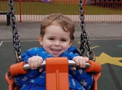 Sokkoló: az orvosok hazaküldték a 2 éves kisfiút, belehalt a betegségbe