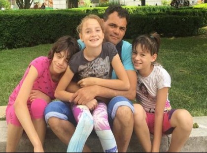 SOS! SEGÍTS TE IS! SZÍVSZORÍTÓ LEVÉL A VADÁSZI LÁNYOKTÓL EGYENESEN A GYERMEKOTTHONBÓL: „SZERETJÜK APÁT, NEM AKARJUK ELVESZÍTENI, TESSÉK NEKÜNK SEGÍTENI..!” - KÉRJÜK EGY MEGOSZTÁSSAL SEGÍTS TE IS A LÁNYOKNAK, HOGY NE VESZÍTSÉK EL AZ ÉDESAPJUKAT!