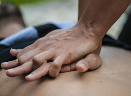 PÉLDÁS: ÍGY mentették meg ma hajnalban egy haldokló nő életét rendőreink Budapesten - Vajon hány szívecskét érdemelnek ezért a hősies tettükért? Köszönjük nekik!