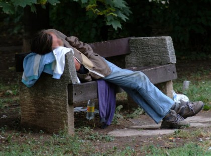 Ilyen előfordulhat ma Magyarországon..?! Egy hajléktalan csúnyán meggyalázott.. a pofám majdnem leszakadt azon ahogy tette..! - Mit tettetek volna a helyemben?