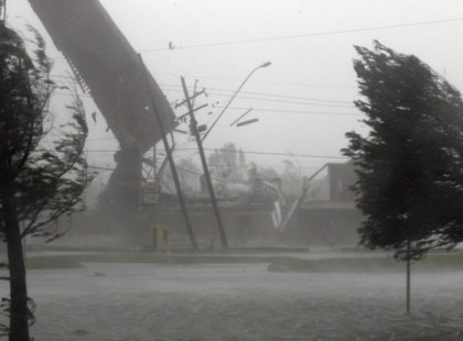 13 megyére adtak ki riasztást !Hatalmas égszakadás jön pár órán belül ! 2 cm-es jégdarabokra hívja fel a figyelmet a meteorológiai szolgálat, amihez 75 km/órás szél társul !