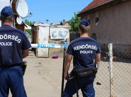 Beleszülte a kerti wc-be a gyerekét a Borsodi nő, másoknak azt hazudta, hogy daganatos. A pici életerős kisfiúként született..