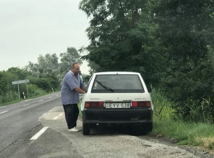 Ha ezt a férfit látjátok az út szélén, ne álljatok meg! Ezt tette velem tegnap, azaz csütörtökön