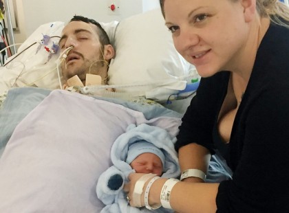 Az asszony elvitte pár órája született kisfiát kómában fekvő férjéhez. Két nap múlva orvosa ezt közölte vele