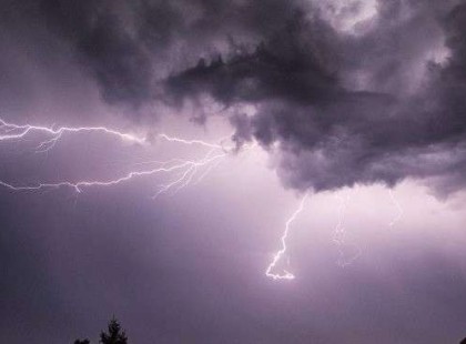 8 megyére adtak ki riasztást !Hatalmas égszakadás jön pénteken!–2 cm-es jégdarabokra hívja fel a figyelmet a meteorológiai szolgálat