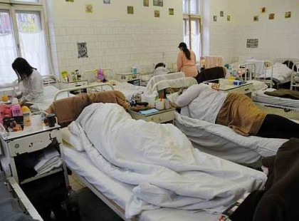 DOKTOR ÚR, A MAMÁM AZÉRT NEM KERÜL AZ INTENZÍV OSZTÁLYRA, MERT ÖREG? IGEN! A HÖLGY MAMÁJA 2 NAP MÚLVA ELHUNYT..