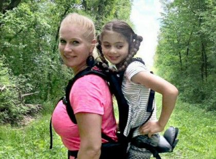 A tanárnő nem hajlandó otthon hagyni az agykárosodást szenvedett kislányt az osztálykirándulás miatt – zseniális megoldást talál ki