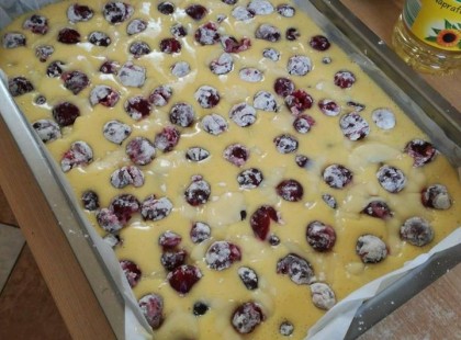 Meggyes turbózott piskóta, egy pillanat alatt elkészíthető, csak bírd kivárni, amíg egy kicsit hűl!