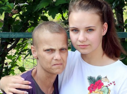 SOS! Szívszorító pillanatok: A 14 éves Betti menti meg rákkal küzdő édesanyja életét, de a ti segítségeteket is kérni szeretné!! Kérjük egy megosztással juttassátok el EZEN kérését minél több emberhez!