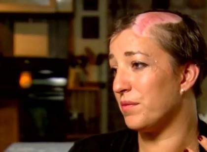 Az anyát pár perc alatt megskalpolják – mindenkit figyelmeztet erre, aki benéz a motorháztetőbe