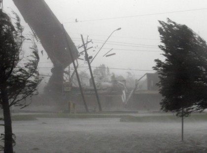 9 megyére adtak ki riasztást !Hatalmas égszakadás jön !3 cm-es jégdarabokra hívja fel a figyelmet a meteorológiai szolgálat, amihez 70 km/órás szél társul !