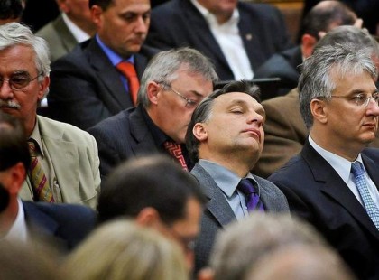 Börtönt kaphat, aki munka után háborgat egy politikust