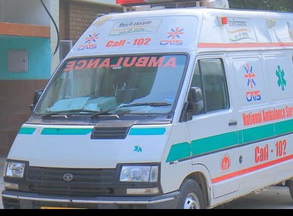 Műszaki hiba miatt szorult a 2 hónapos baba a mentő autóba, nem engedték az apának, hogy betörje az üveget, a pici elhunyt