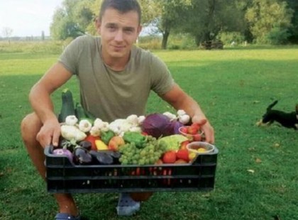 HAZÁNK EGYIK BÜSZKESÉGE LEHETNE! ELKÉPESZTŐEN ÖTLETES VÁLLALKOZÁST NYITOTT EZ A MAGYAR FIÚ! MINDEN MEGOSZTÁS HATALMAS SEGÍTSÉG LEHET SZÁMÁRA! SEGÍTSETEK NEKI! MEGÉRDEMLI!