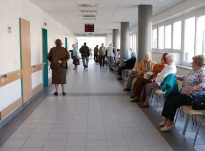 ERRE KÉSZÜLJ!!! Ezentúl mindig legyen nálad pénz ha orvoshoz, kórházba, vagy bármilyen szakrendelésre mész! Hiába van TAJ kártyája, ezekért az ellátásokért idén júniusban MÁR FIZETNIE KELL! >> Itt a lista – mutatjuk mi fizetős és mennyibe kerül :