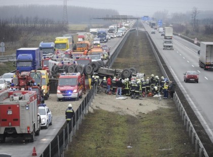 Friss!Baleset az M0-s autóúton Torlódik a forgalom! A torlódás 5 km-es a baleset miatt!