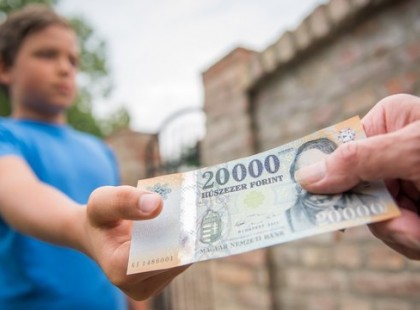 35 milliót koldult össze a két budapesti gyerek a blaha lujza téren. Az évszázad története, amit a két 12 éves gyerek véghez vitt