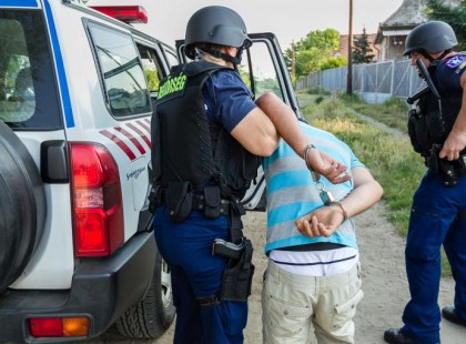 Ez a srác betört a nagymamámhoz, ellopta a pénzét, majd megverte őt. Nagyi belehalt..2 ezer forintért..