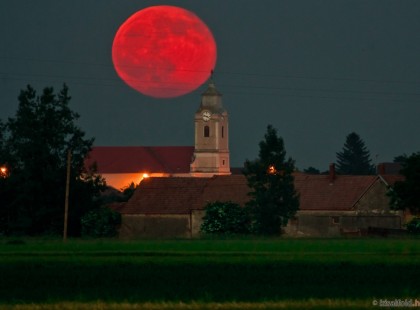 Pénteken gyógyító vörös hold lesz. Az évszázad gyógyító ereje jön péntek estére!