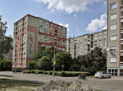 Tegnap délután az alsó szomszéd hevesen kopogott az ajtónkon, kinyitottam és közölte velem hogy zavarja az 1 éves kisfiam totyogása majd hátat fordított és elviharzott... Ezt a levelet küldtem neki válaszul! Szerintetek jól tettem?